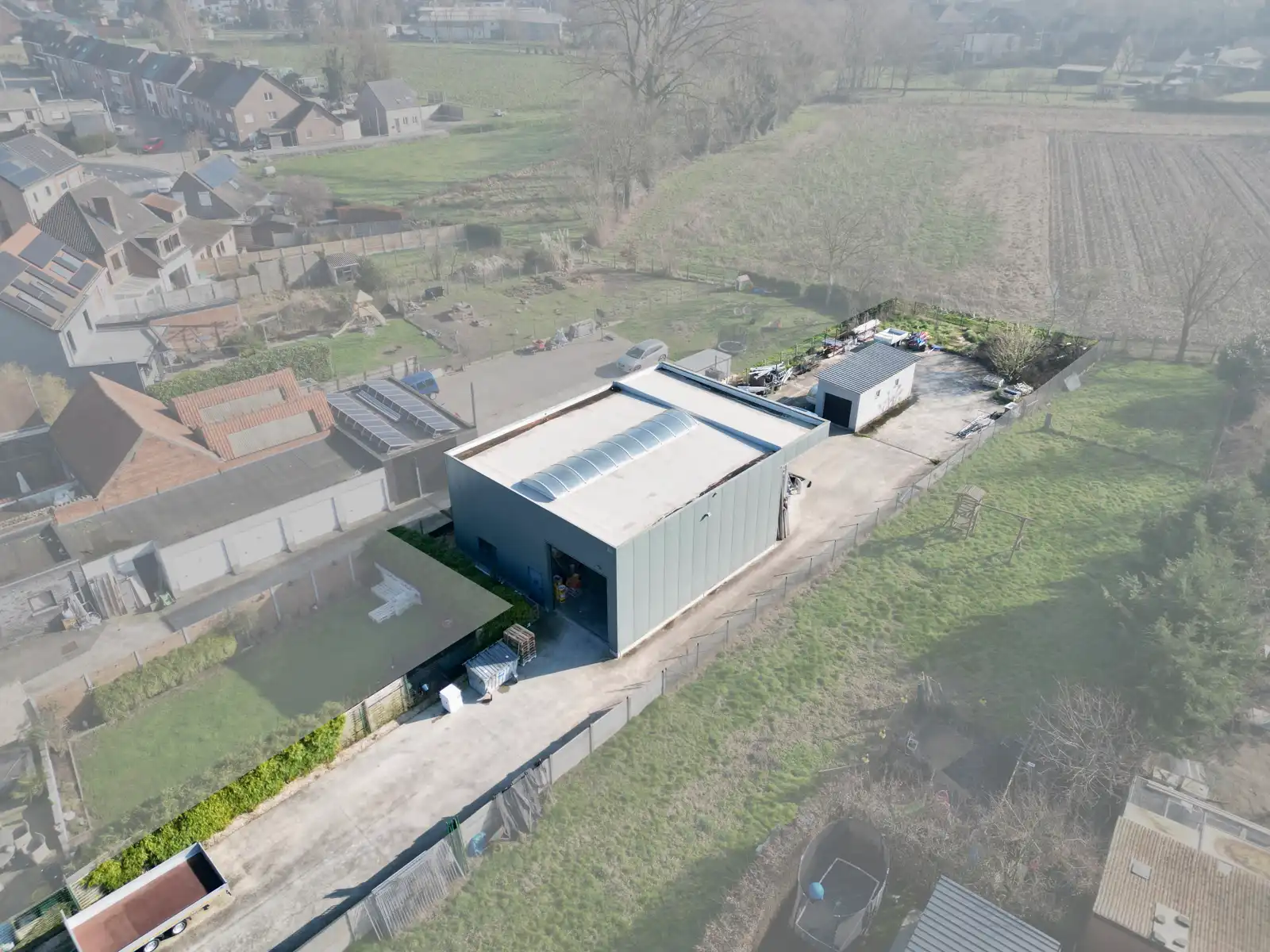 Centraal gelegen, Bouwgrond + Magazijn (144 m²) ! foto {{pictureIndex}}