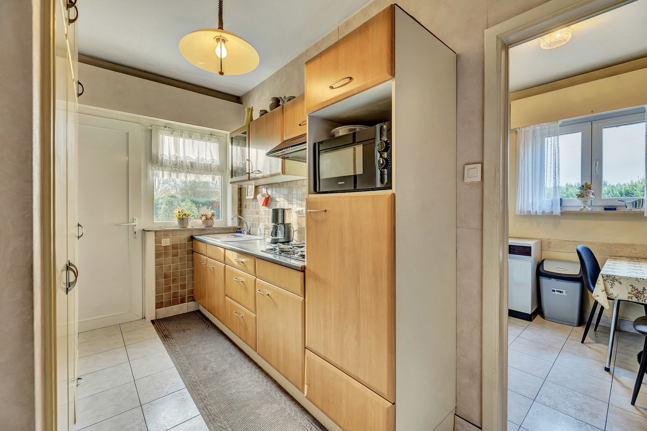 Charmante woning op een prachtig perceel van maar liefst 2.320 m² foto 6