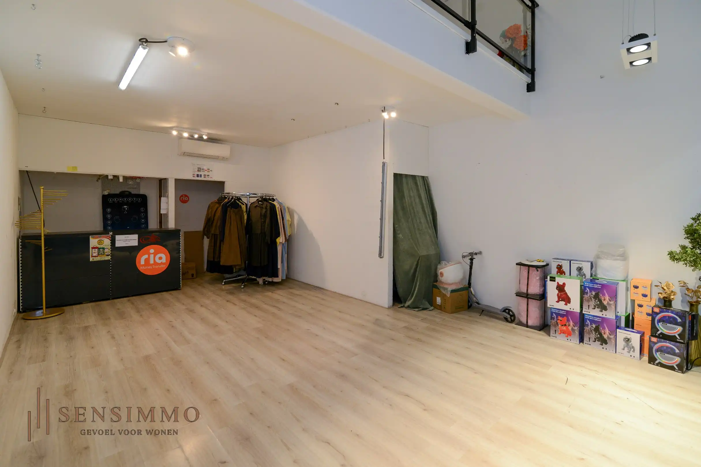 Handelspand in shopping 3 te Genk foto 5