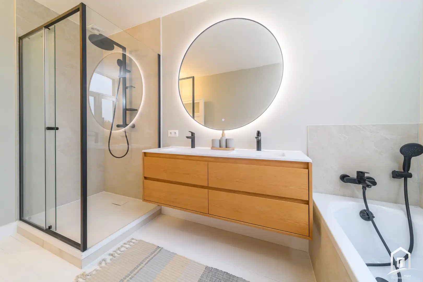 Exclusief gerenoveerde burgerwoning foto 16