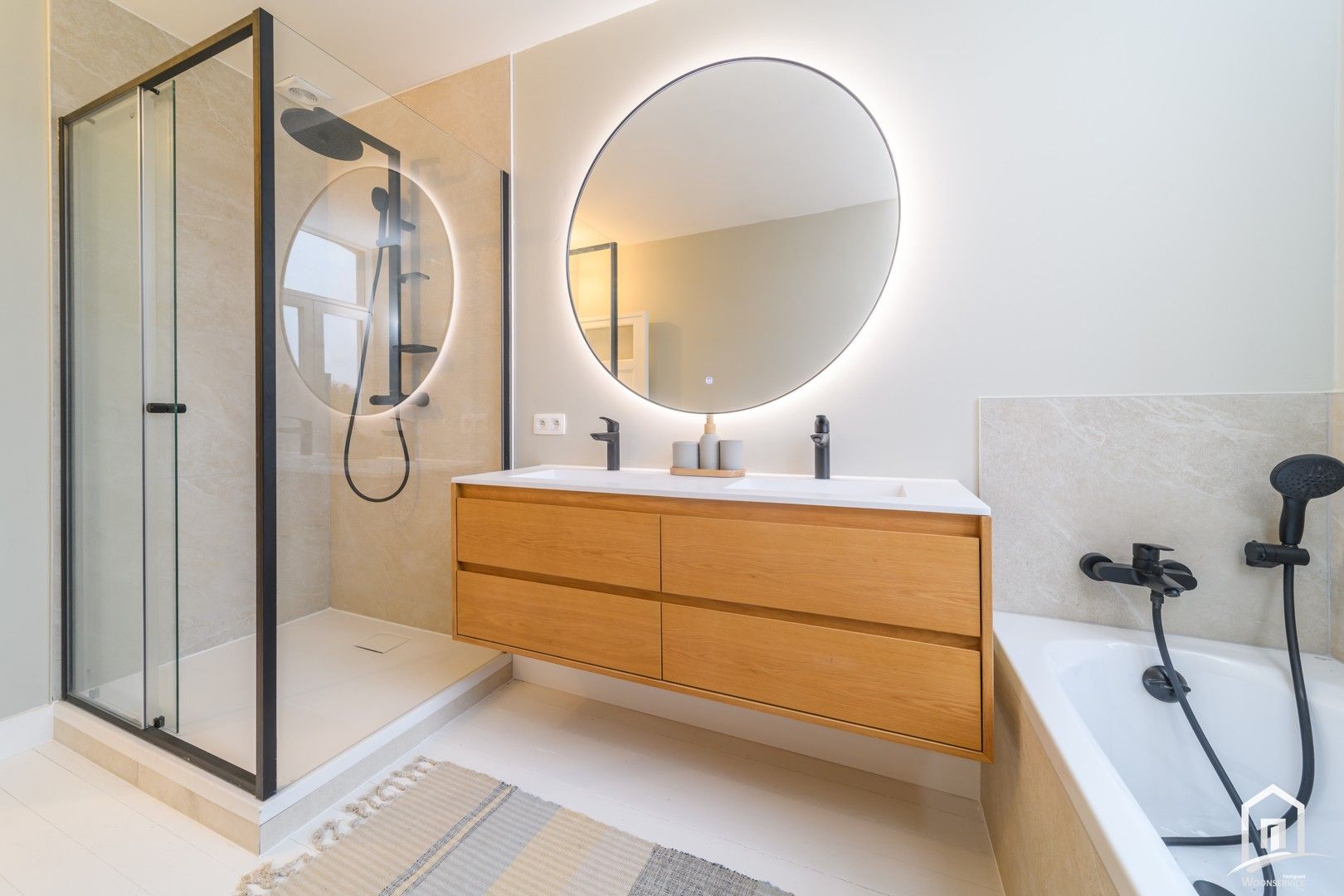 Exclusief gerenoveerde burgerwoning foto 16