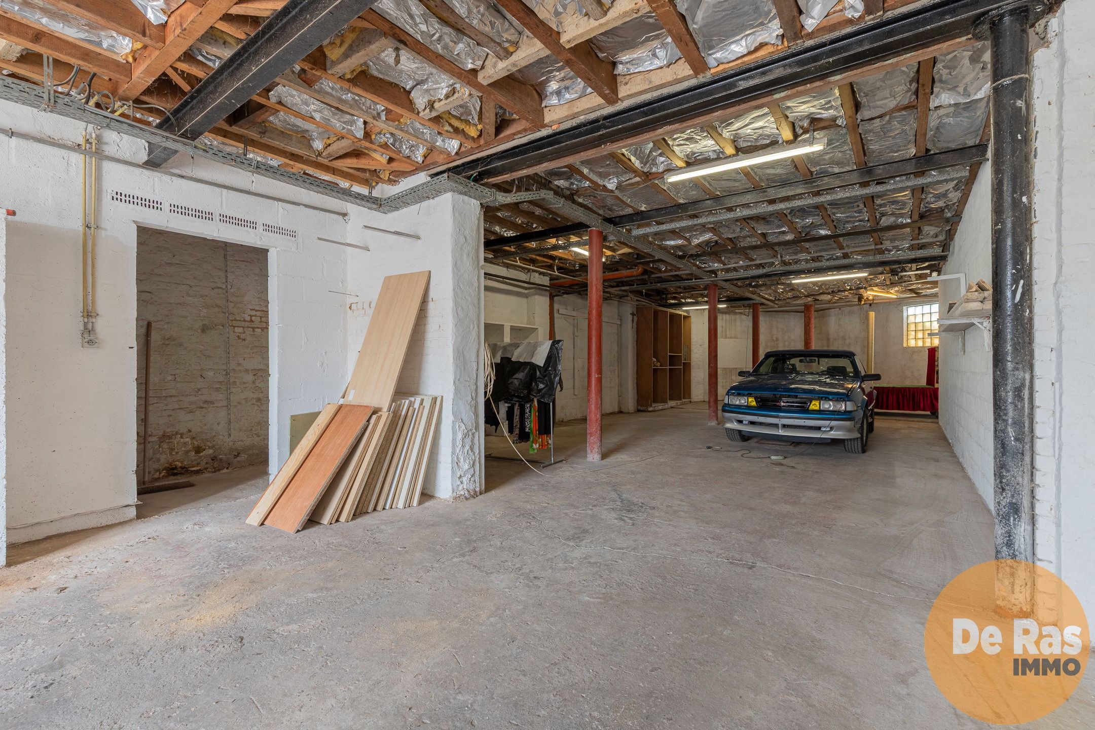 EREMBODEGEM - Woning met magazijn op centrumligging foto 2