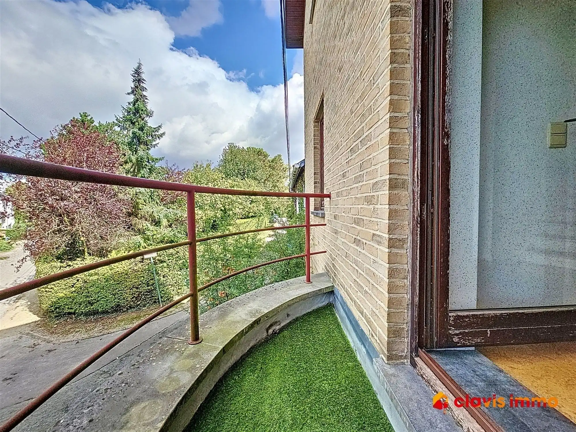 Appartementsgebouw met twee eenheden en huisje foto 13