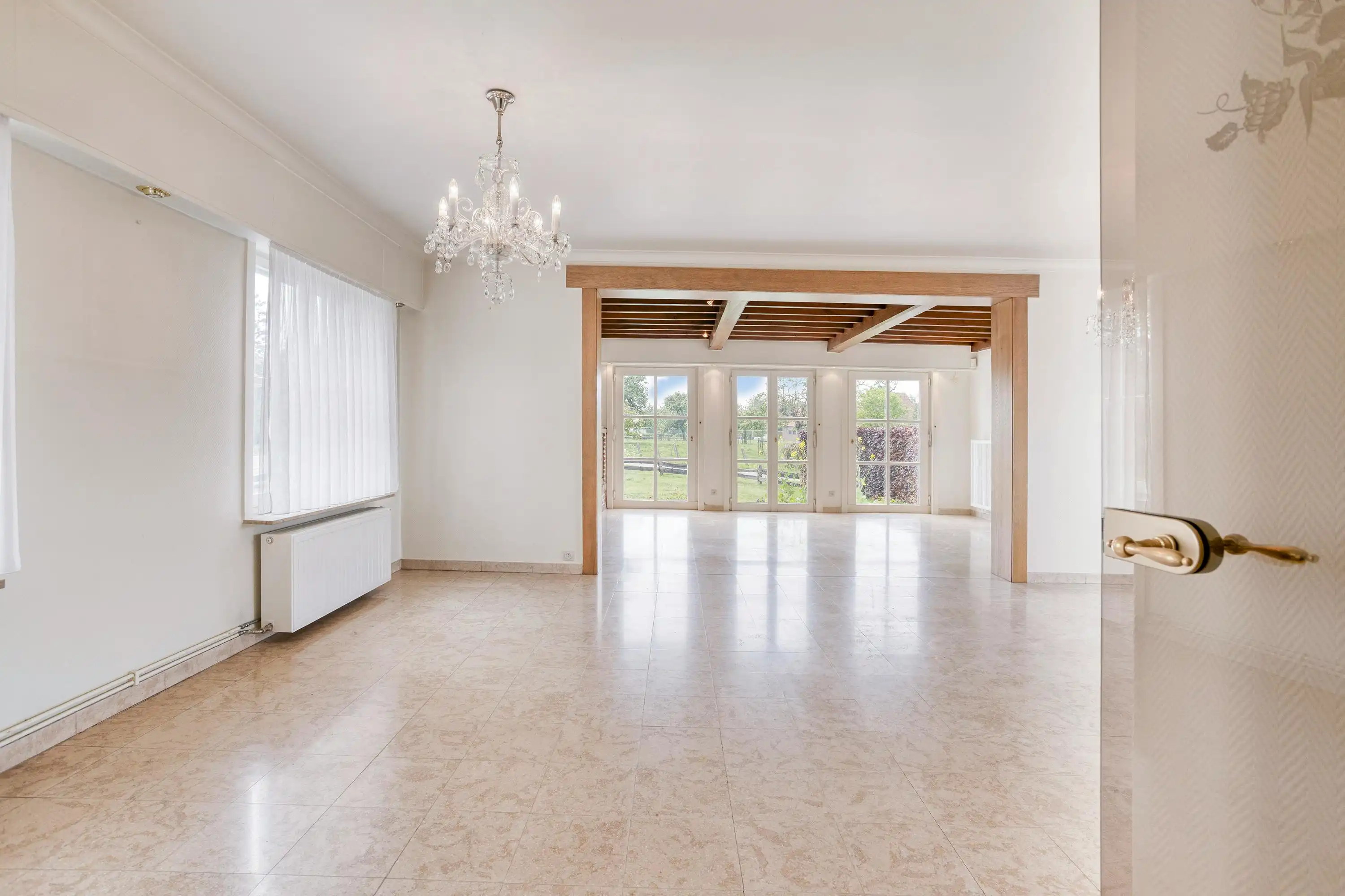 Huis met 3 slaapkamers op 2.287 m² grond te koop in Ursel!  foto 2