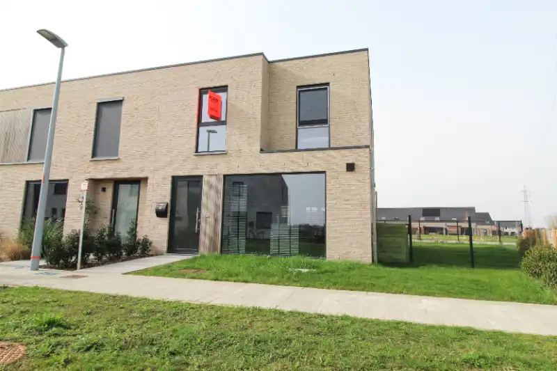 Zeer energiezuinige halfopen woning te Roeselare foto 12