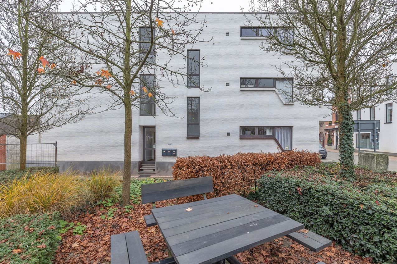 Gerenoveerd tweeslaapkamerappartement foto {{pictureIndex}}