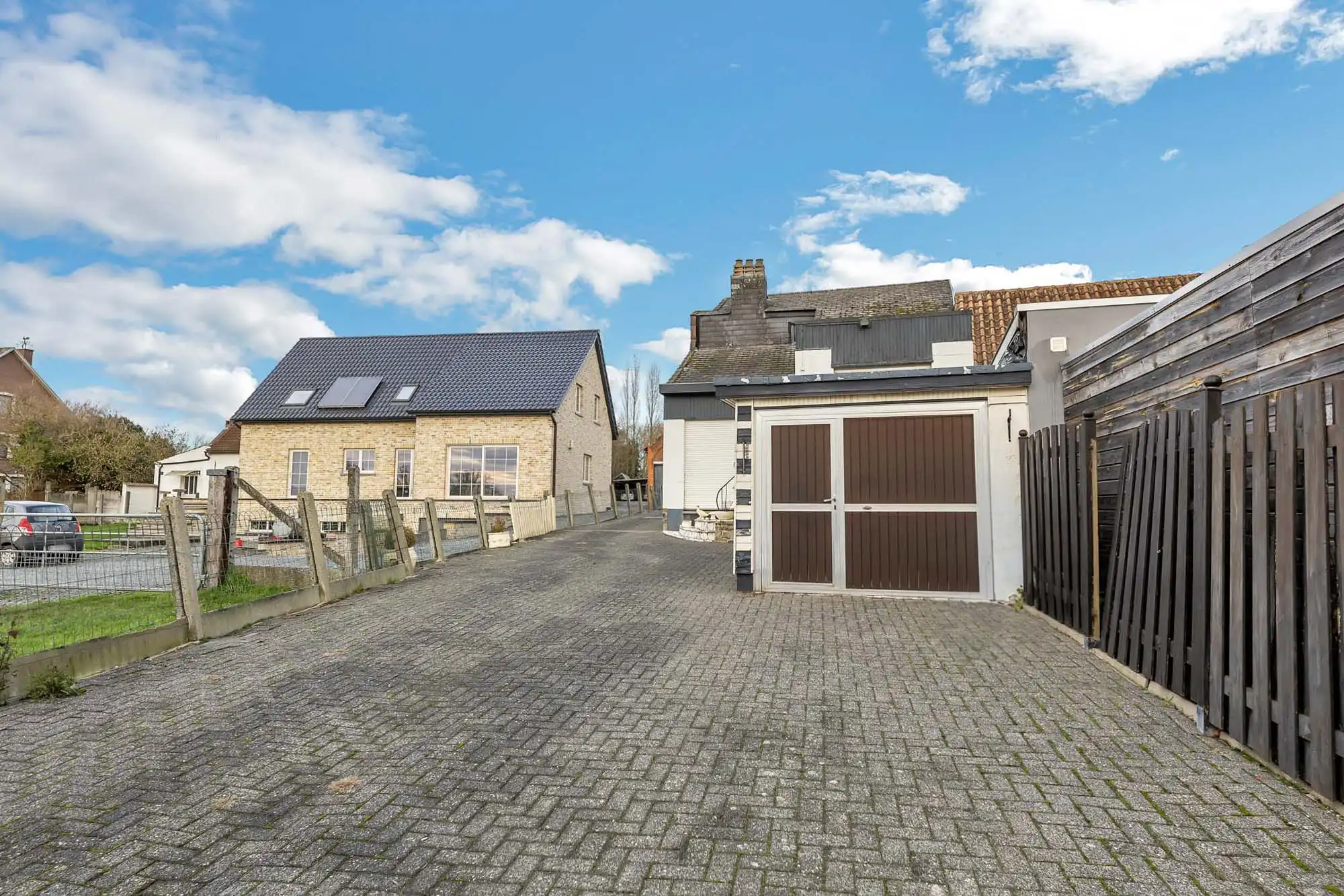 Te renoveren HOB met ruime garages en tuin foto 17