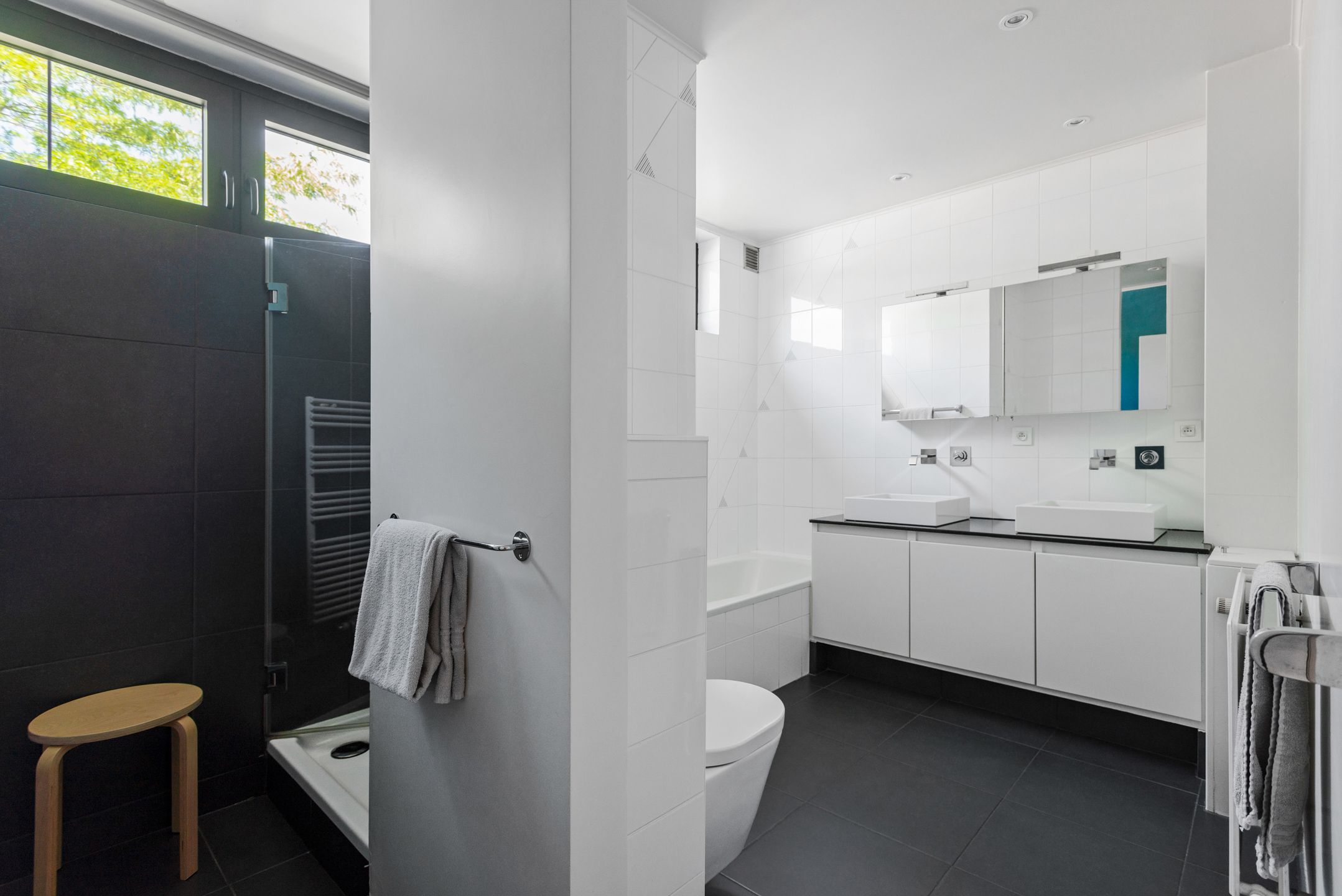 Ruime halfopen woning met schitterende tuin! foto 14