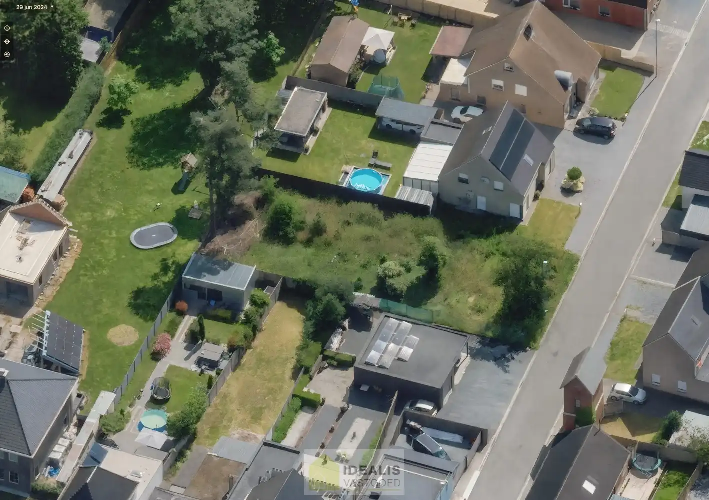 KNAPPE BOUWKAVEL VOOR OPEN BEBOUWING VAN 5A 42CA OP EEN GROENE RUSTIGE LOCATIE IN LOMMEL KOLONIE! Deze bouwkavel met een oppervlakte van 5a 42ca biedt de mogelijkheid voor het bouwen van een prachtige eengezinswoning op een heerlijke plek in een residentiële wijk. Zo zijn basisschool, supermarkt, bakker, apotheek, horeca op fietsafstand bereikbaar. Daarnaast is de bouwkavel gelegen op een steenworp van de grens met Nederland! foto 2