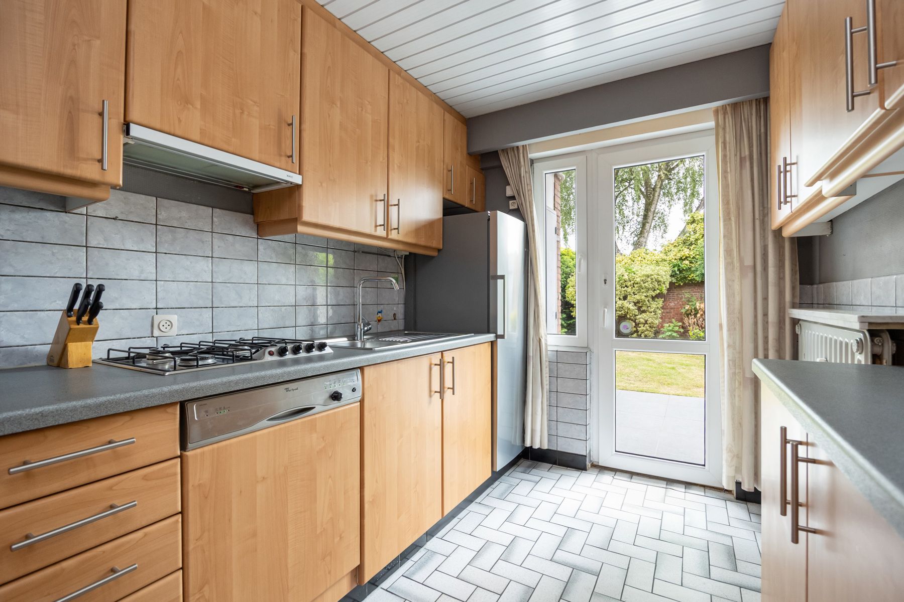 Uniek gelijkvloersappartement met 2 à 3 slpks en grote tuin foto 11