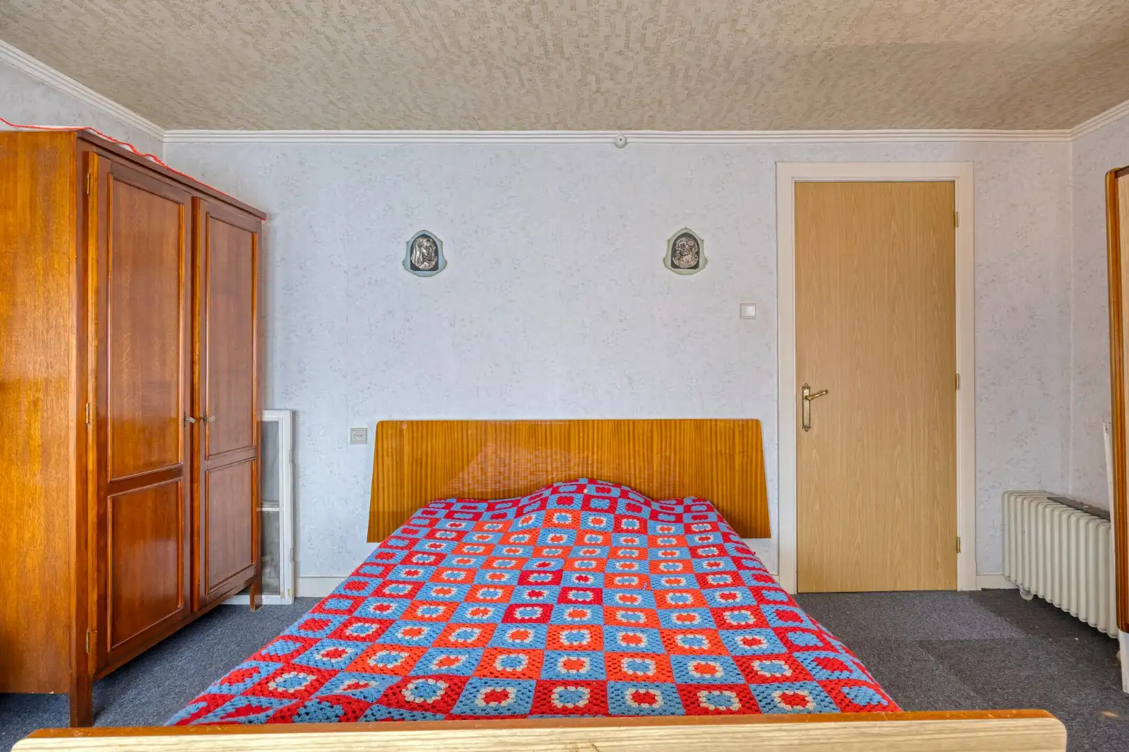 Rustig gelegen te renoveren woning op een mooi perceel van 13 are. foto 16