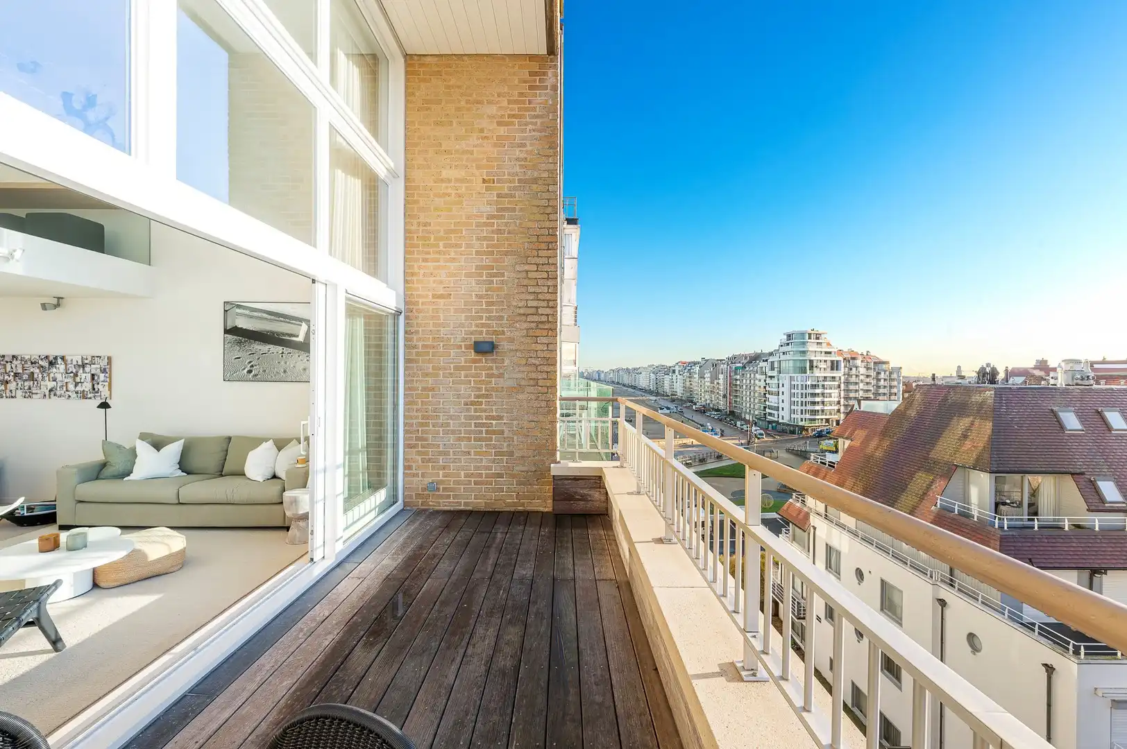 Ruim 4-slaapkamerappartement vlakbij de zee en RBSC in Duinbergen. foto 2