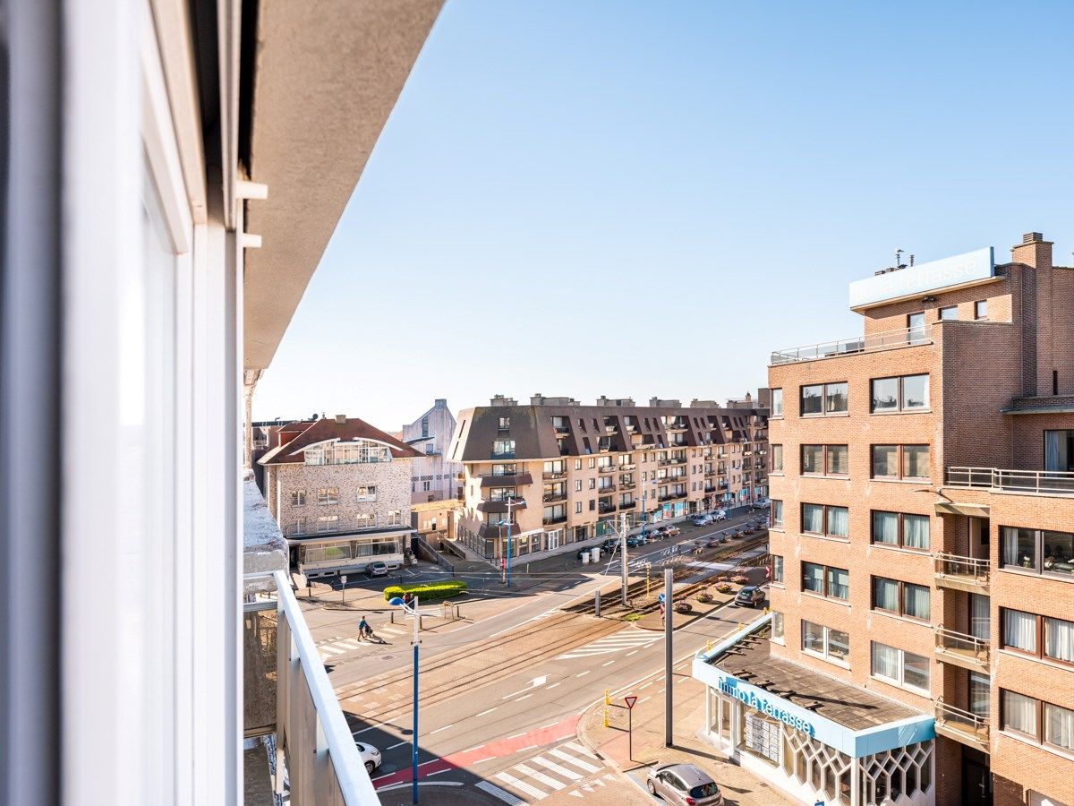 Gerenoveerd appartement met zeezicht te koop te Koksijde! foto 13