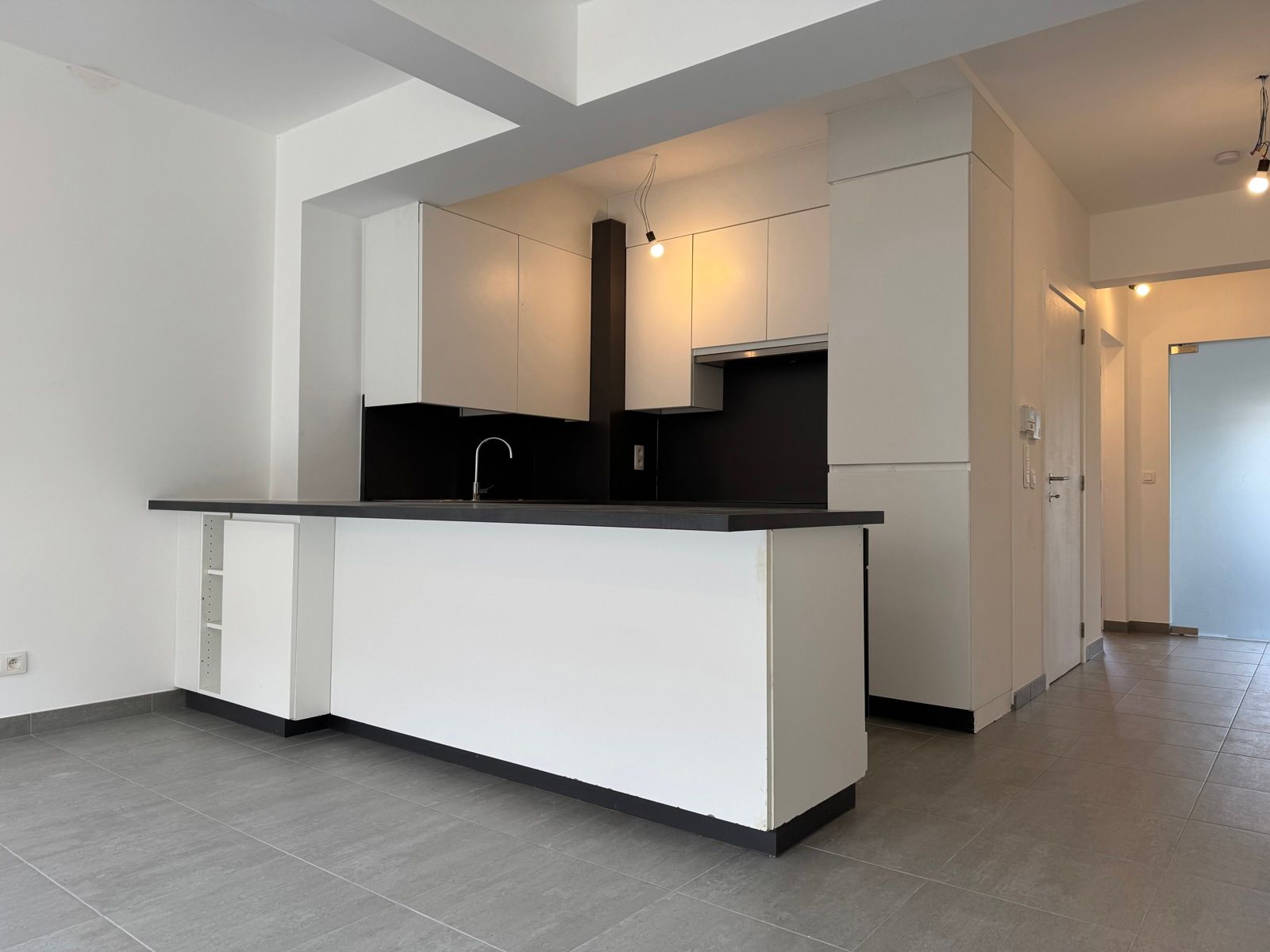 Te huur: gerenoveerd gelijkvloers appartement met tuintje foto 4