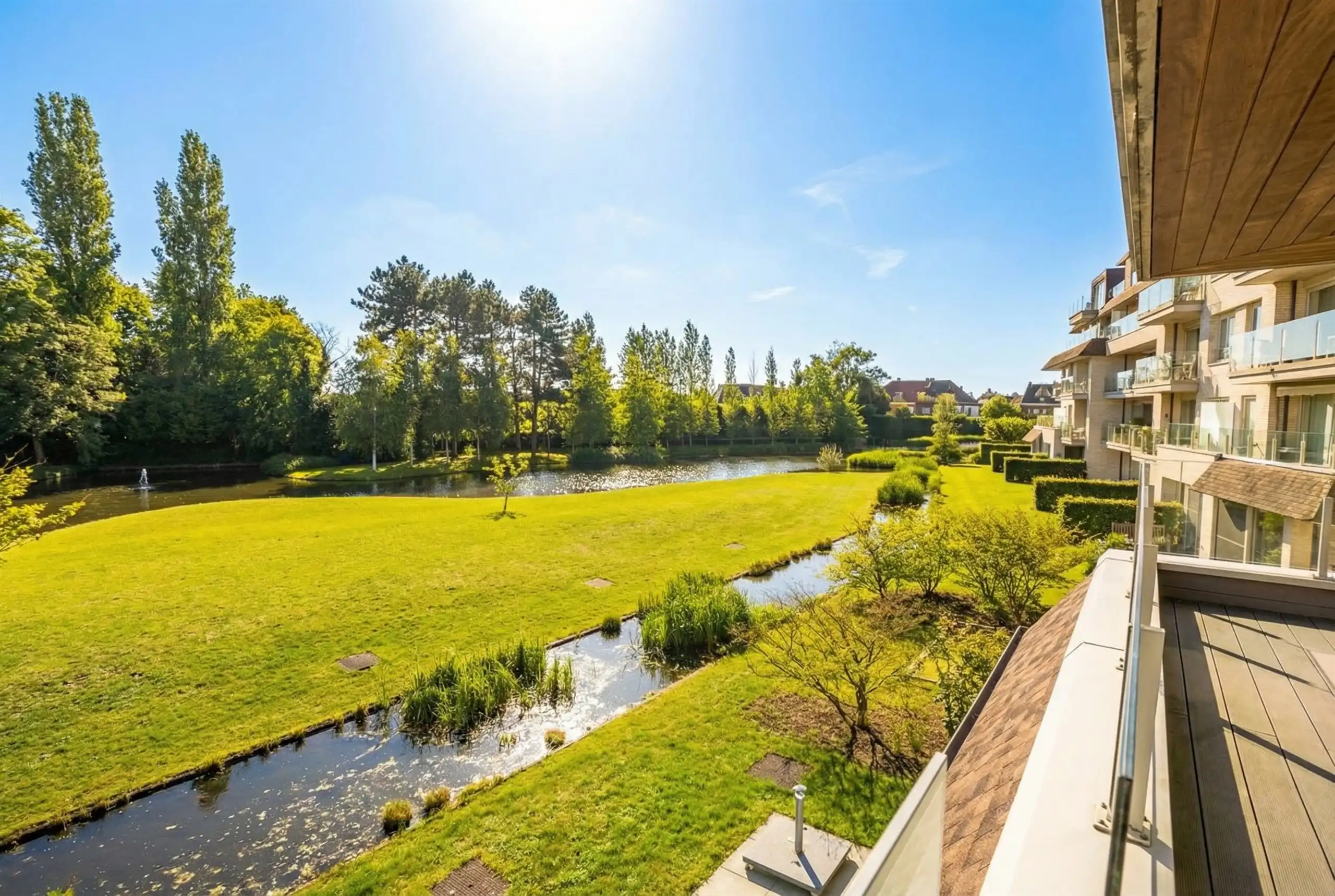 Zeldzame parel!  Klasse appartement met groen panorama foto 2
