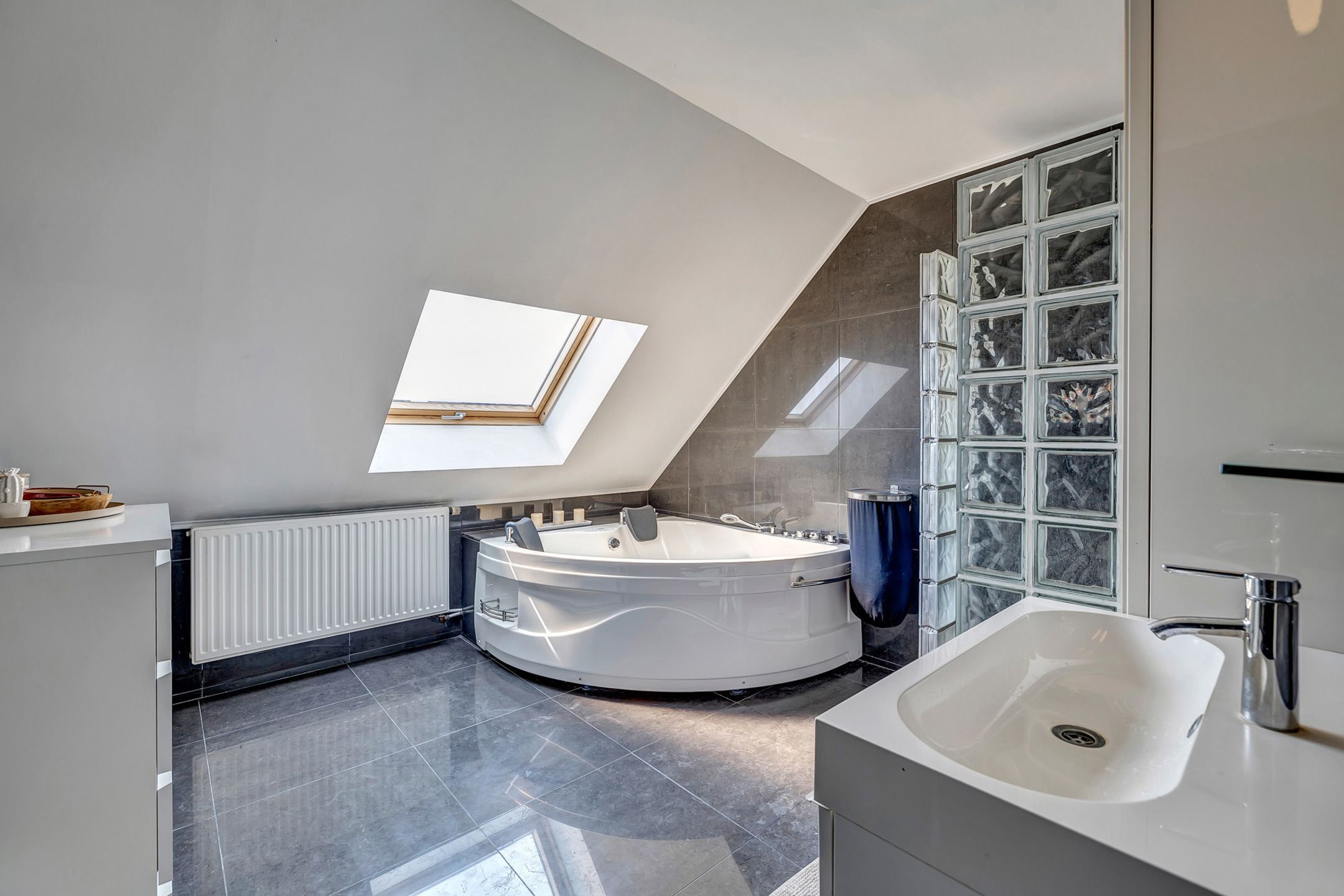 Gerenoveerde woning op strategische locatie met 5 slaapkamers foto 20