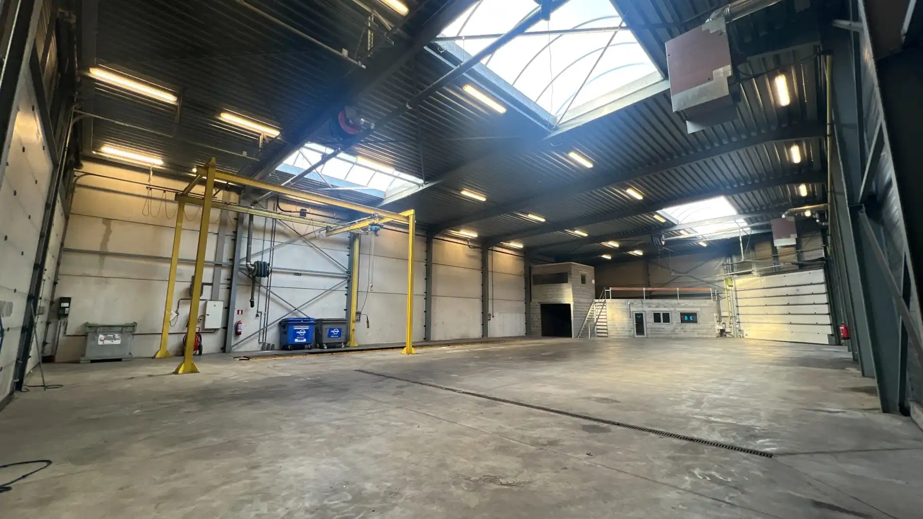 Magazijn te huur vlakbij R4 in Evergem foto 4