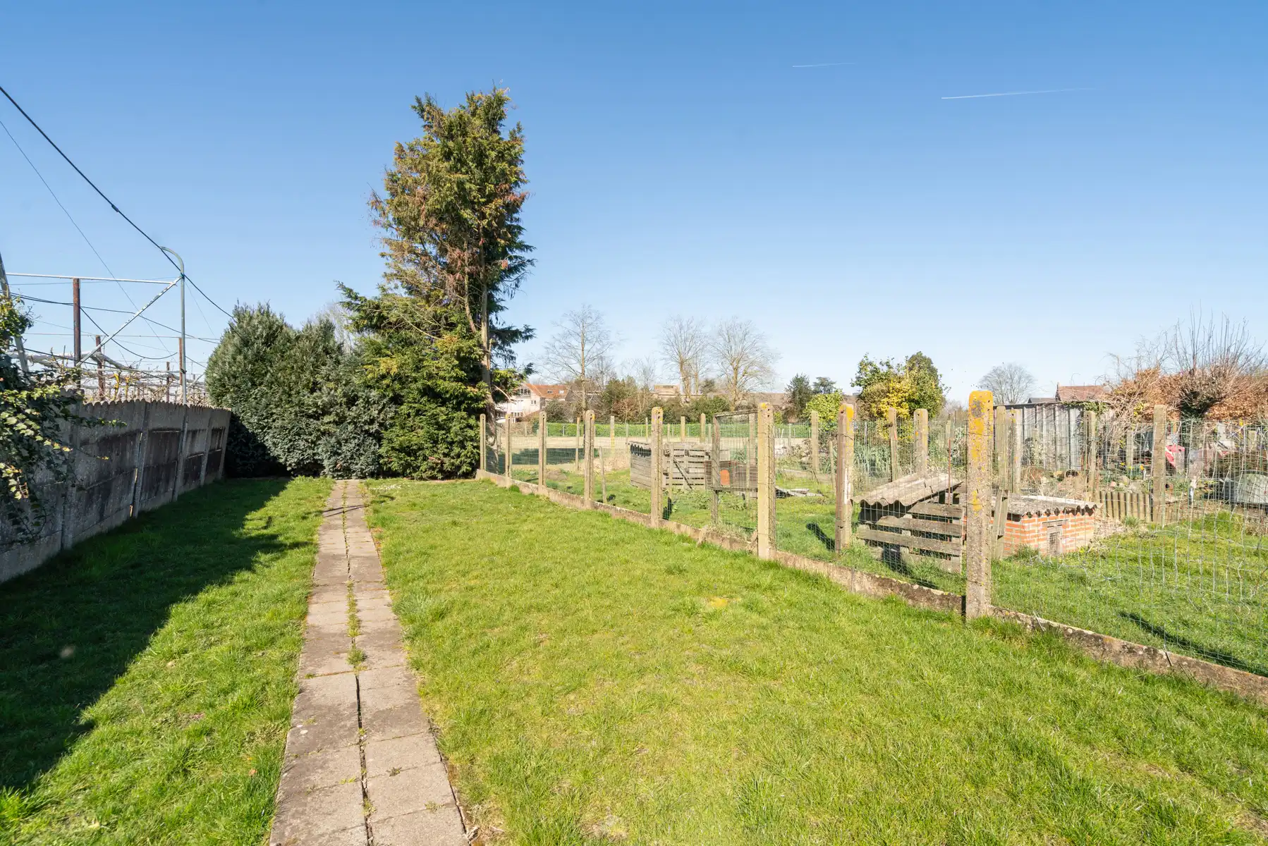 Woning met 4 slaapkamers, garage en tuin foto 16