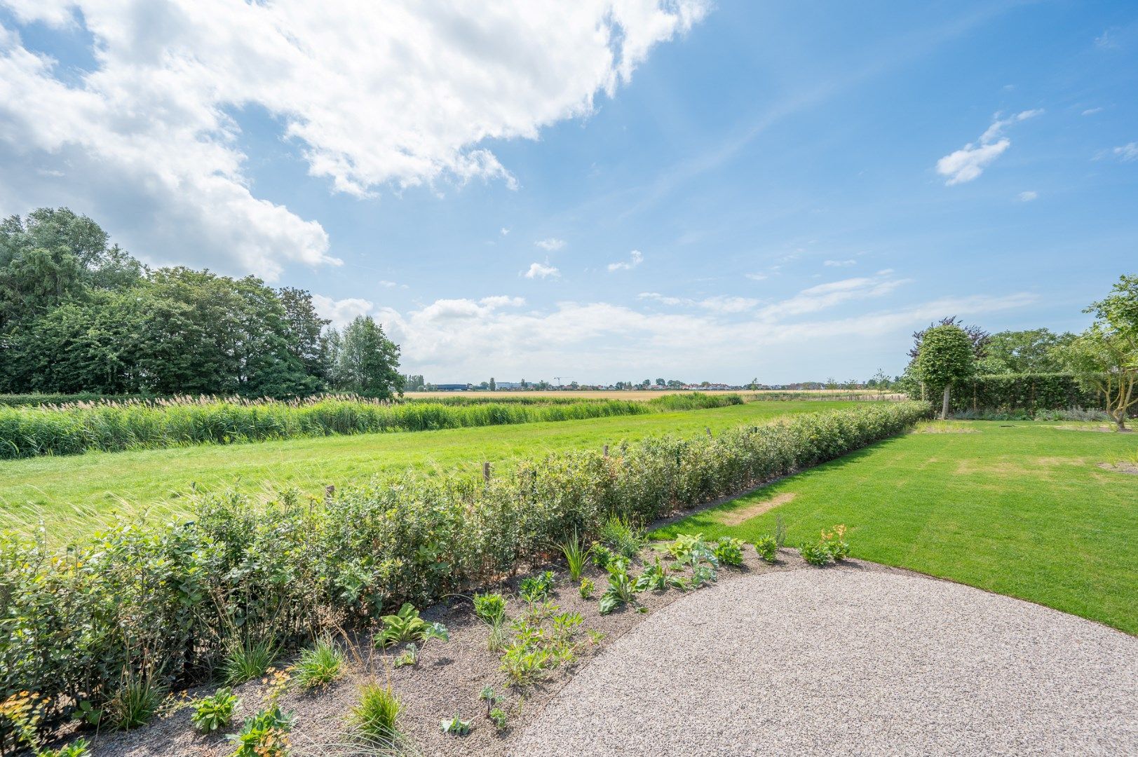 Tot in de puntjes gerenoveerde villa met adembenemend zicht over de uitgestrekte polders.  foto 3