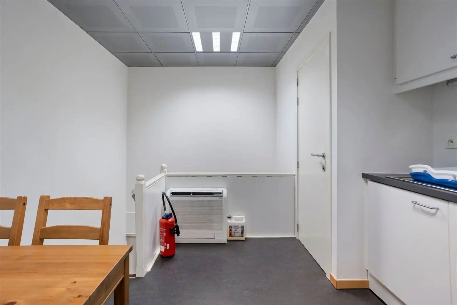Kantoorruimte gelegen in het centrum van Sint-Pieters-Leeuw foto 23