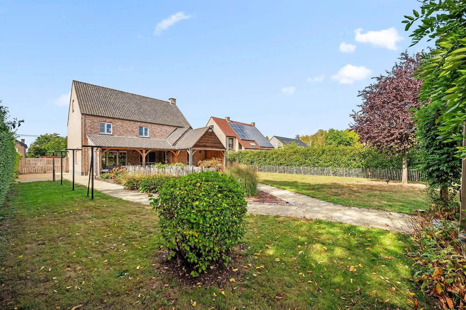 Prachtige villa woning, 5 slpk, 2 badk in een zeer rustige straat gelegen foto 14