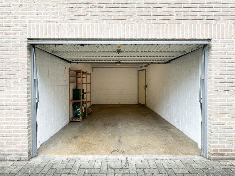 Centraal gelegen appartement met drie slaapkamers en garage foto 13