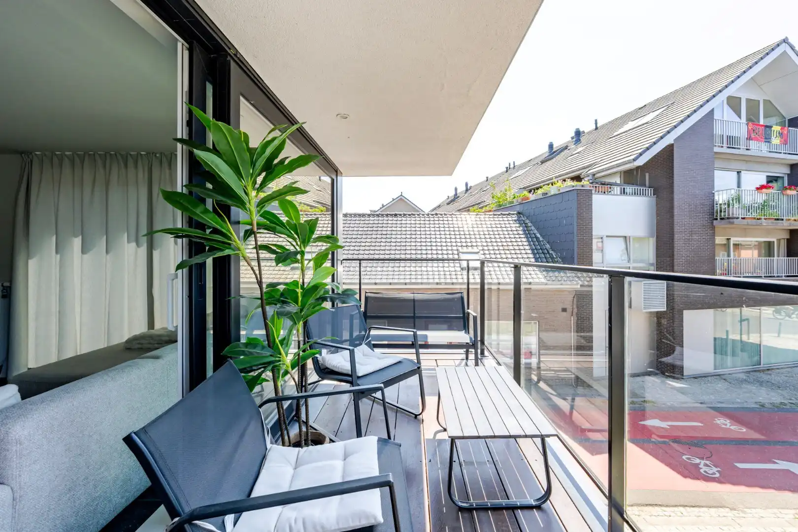 Recent en lichtrijk appartement met parking te Zwevezele foto 14