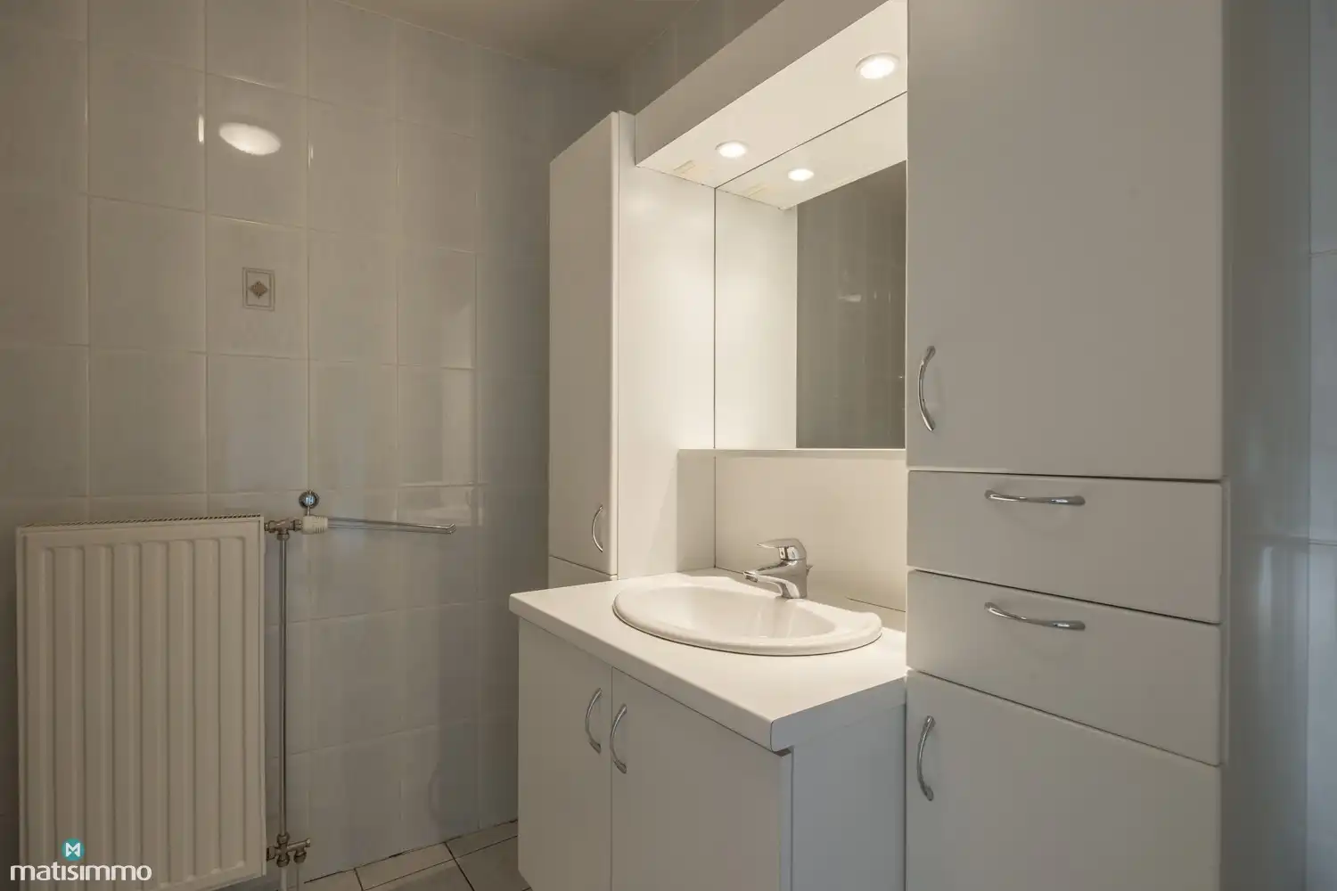 INSTAPKLAAR APPARTEMENT MET 2 SLAAPKAMERS, 3 BALKONS, ZOLDERBERGING (+ OPTIONEEL:  CREËREN VAN AUTOSTAANPLAATS) foto 18