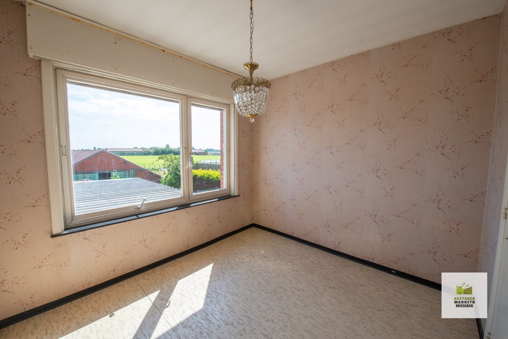 Te renoveren woning met landelijk vergezicht en bijgebouw op toplocatie te Wingene foto 14