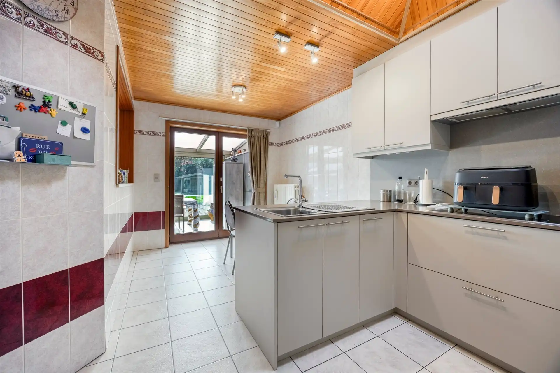 Zeer nette bungalow woning foto 10