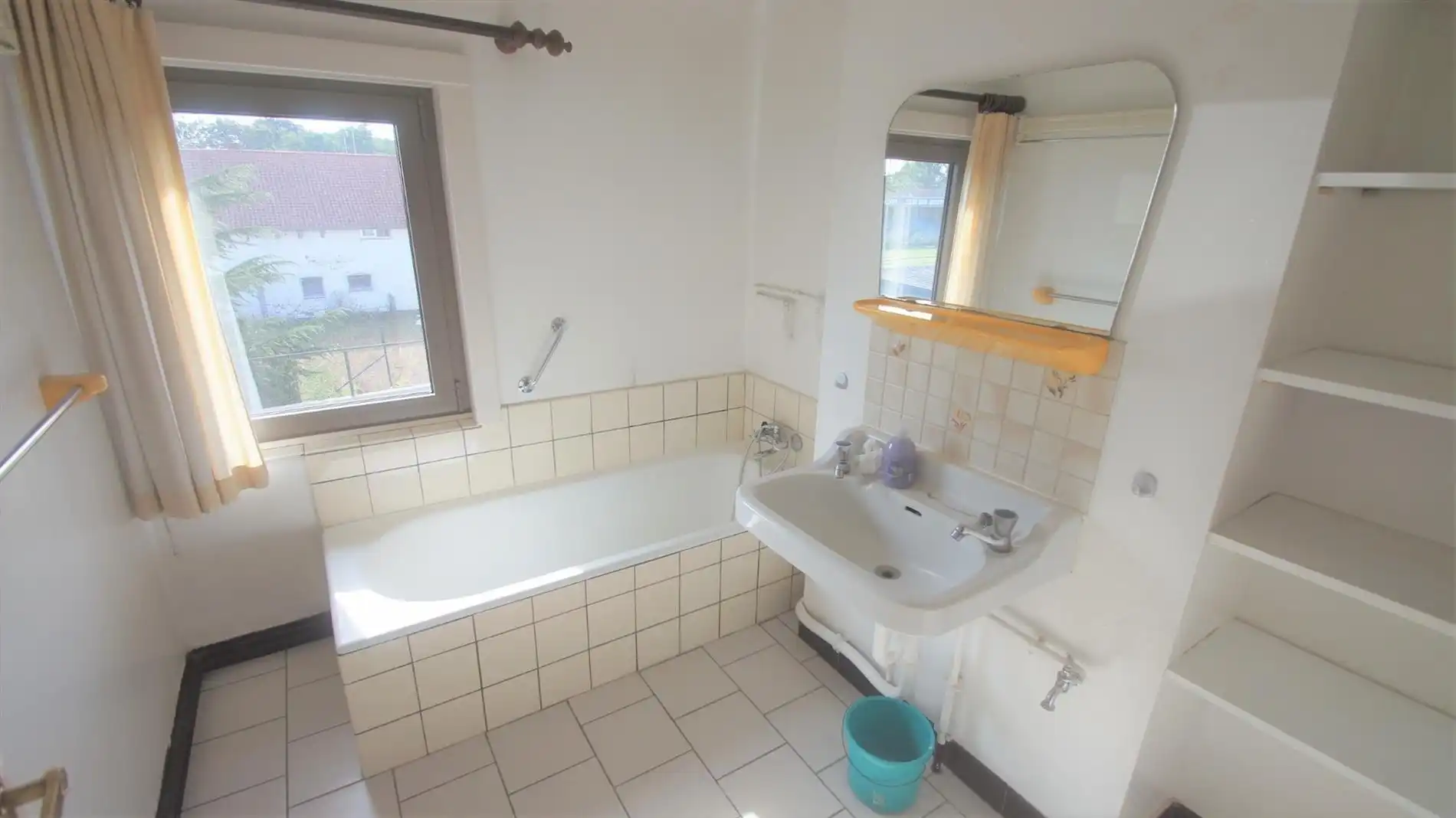 Goed gelegen ruim 2 slaapkamer appartement foto 6