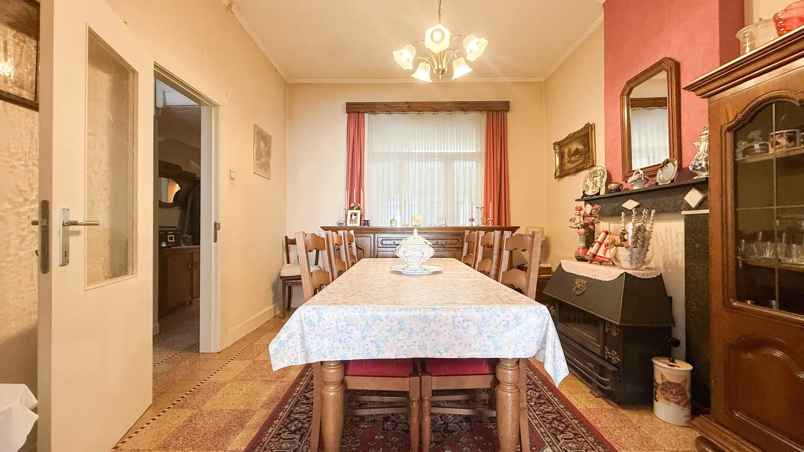 Op te frissen rijhuis met 3slpk + tuin in Sint-Truiden! foto 7