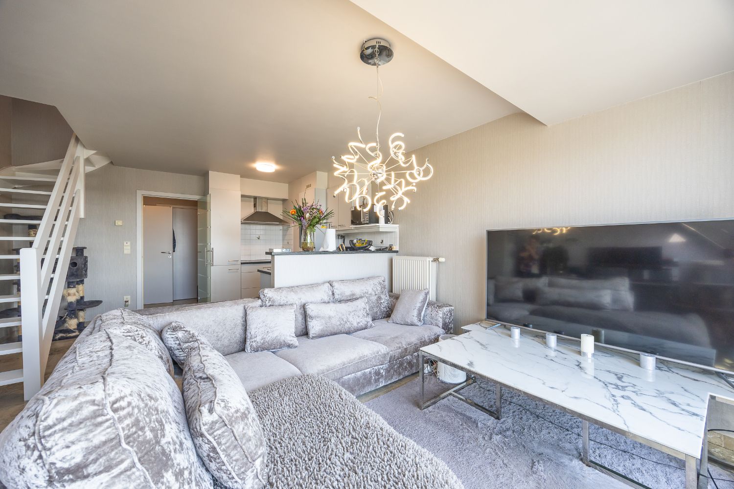 Zonnig duplexappartement op boogscheut van centrum met zuidgericht terras foto 2