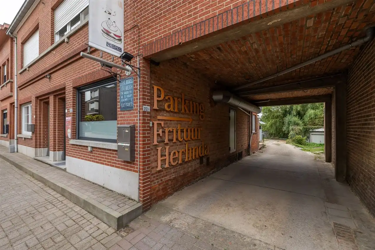 Handelswoonst met volledig uitgeruste frituur en appartement foto 38