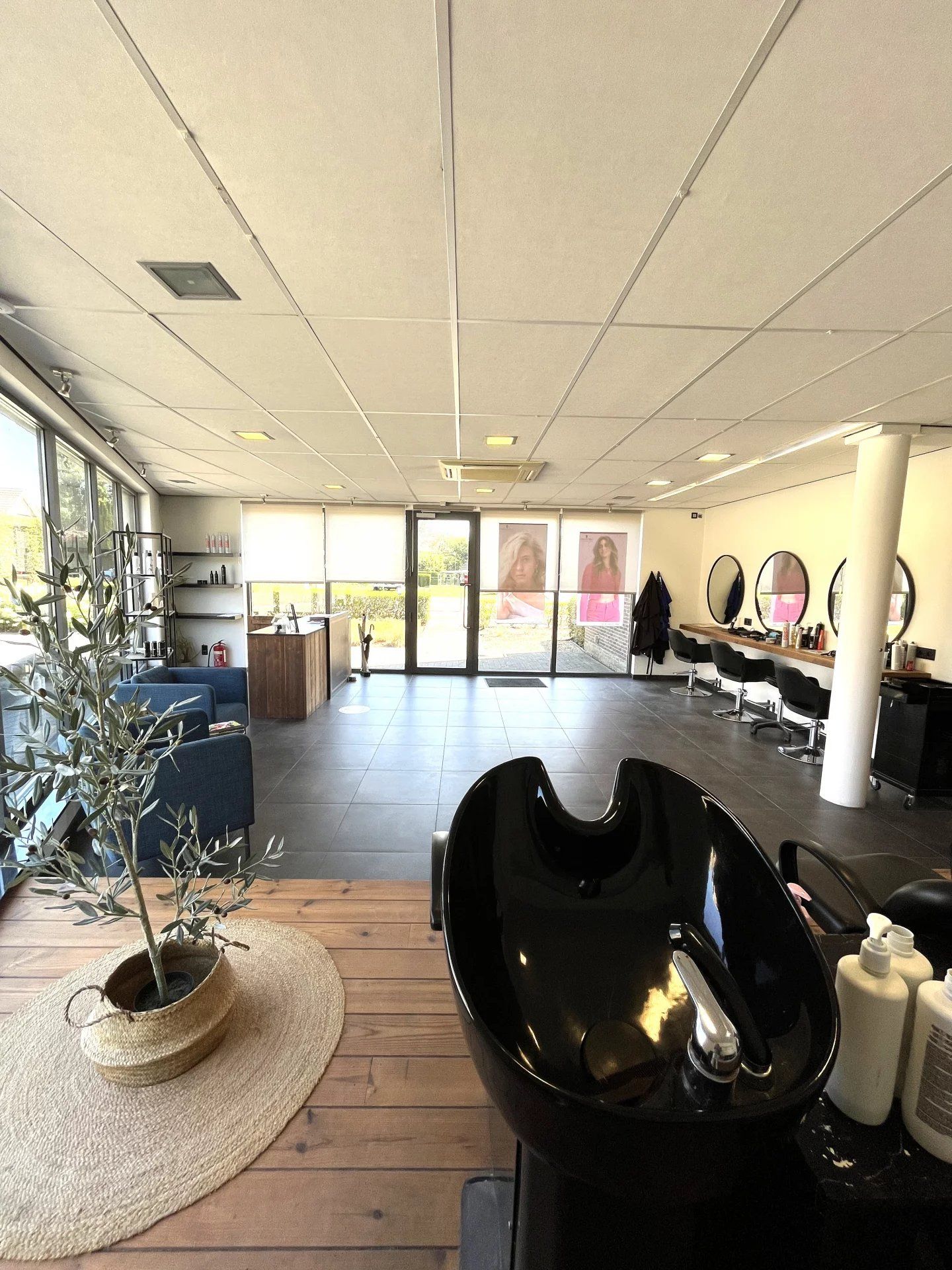 Instapklaar handelspand met aanpalend 1 slaapkamer appartement foto 8
