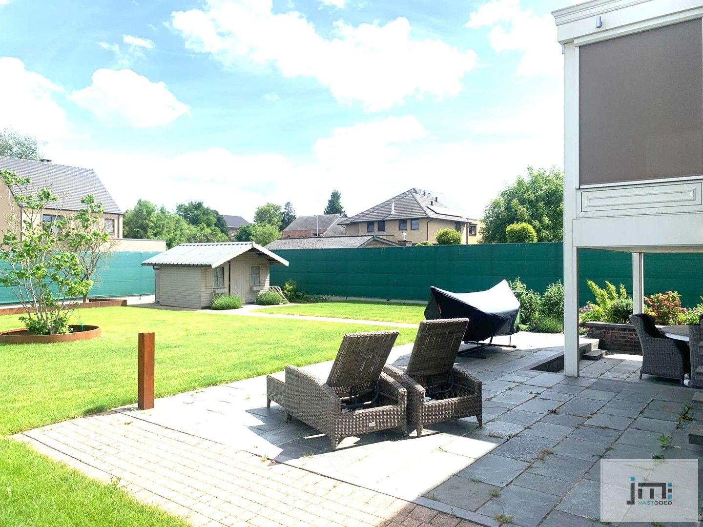 Ruime open bebouwing met tuin en garage foto 16