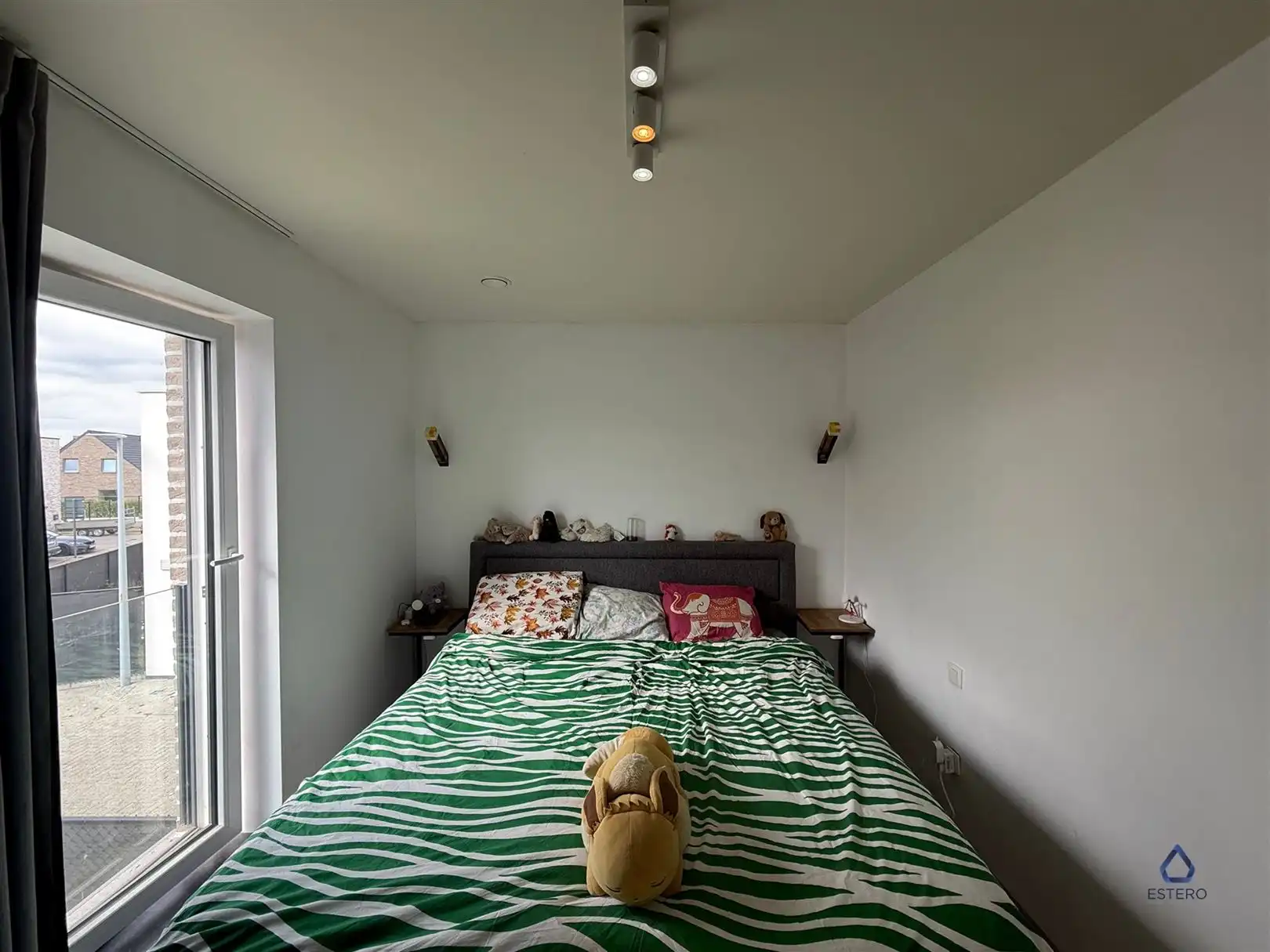 Recente halfopen woning met 3 slaapkamers en tuin foto 18