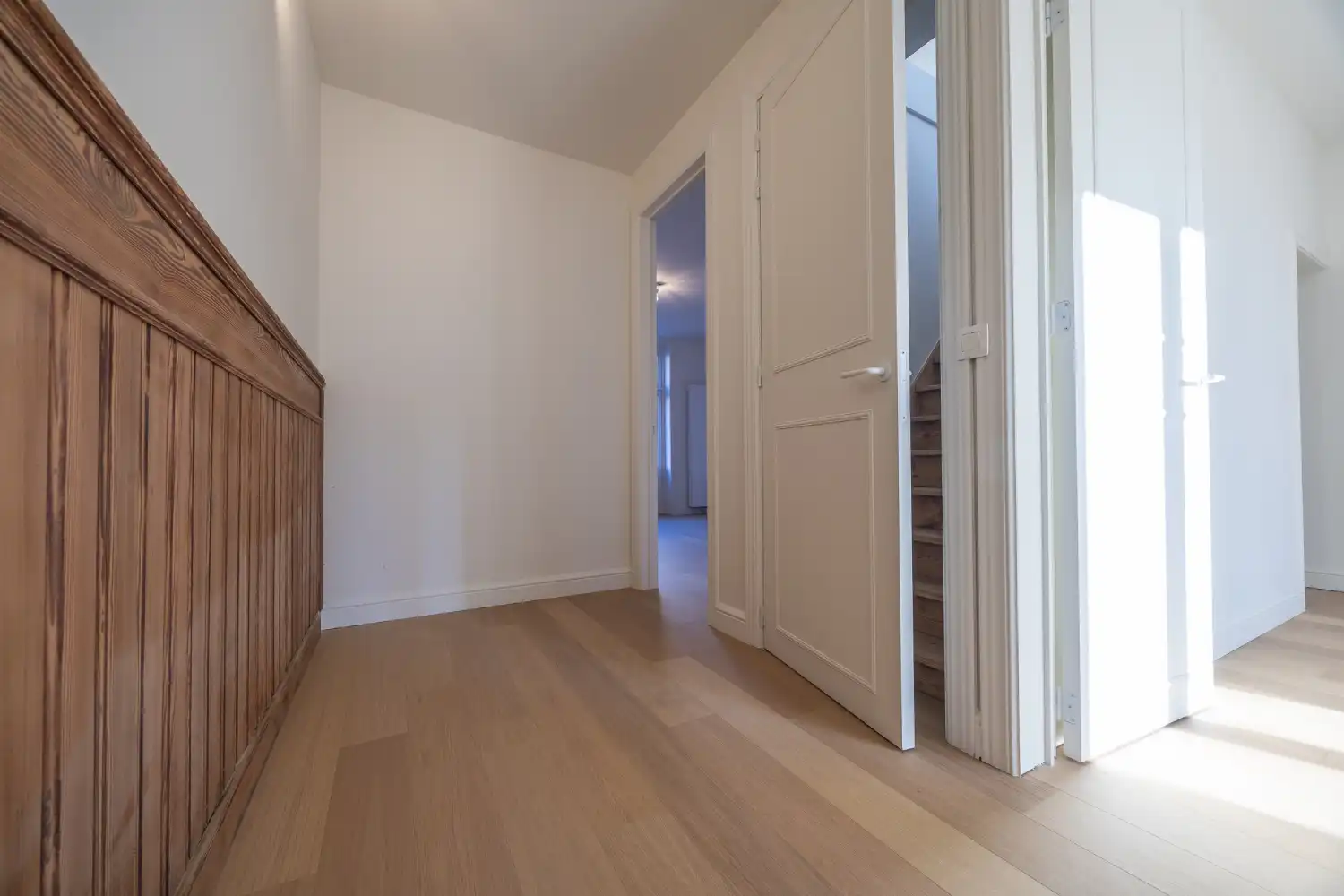 Gerenoveerd herenhuis met 5 slaapkamers foto 24