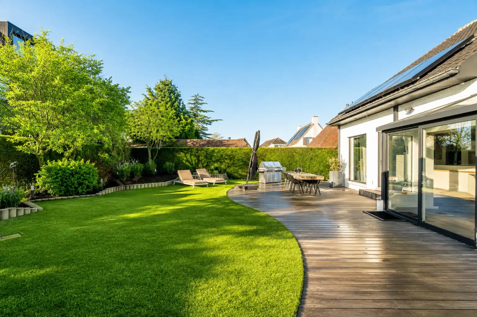 Alleenstaande villa met 4 slaapkamers in een residentiële omgeving. foto 20