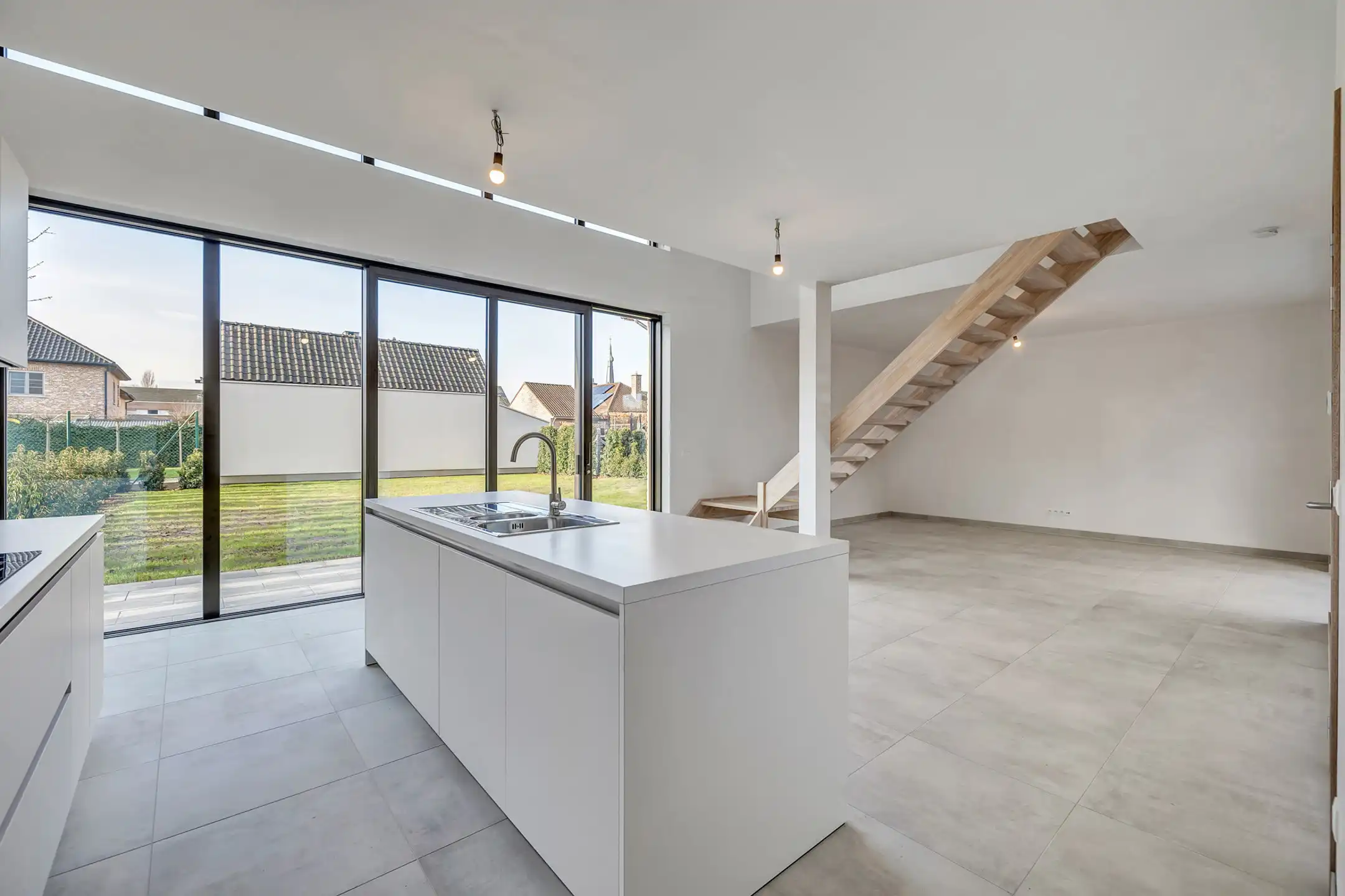 Prachtige nieuwbouwwoning in uniek woonerf foto 7