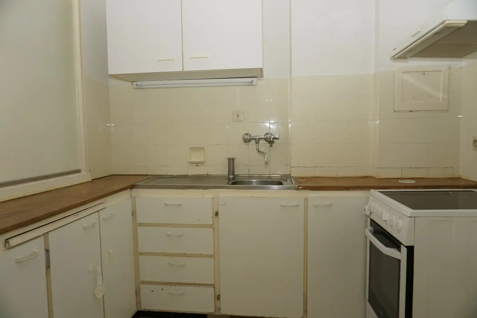 ONGEMEUBELD 1 SLP APP. GELEGEN KONINGSSTRAAT foto 8