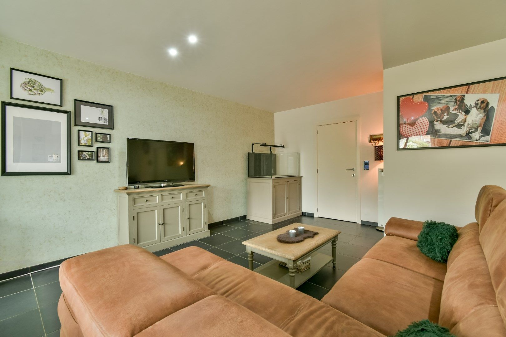 Instapklare woning in een residentiële wijk! foto 3