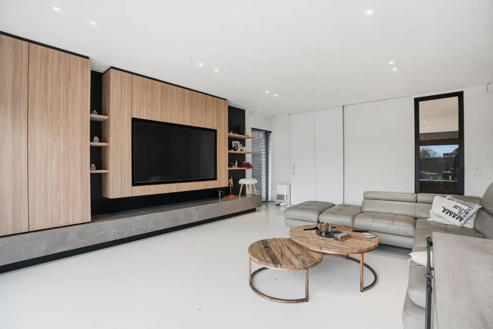 Alleenstaande woning (BJ2016) op 663m² met inpandige garage, 4 slks en 2 badkamers te Kuurne. foto 5