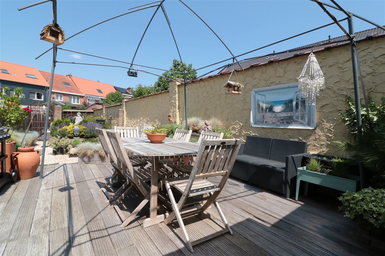 omgeving station en ziekenhuis, stadstuin, label D, neogotische stijl foto 43