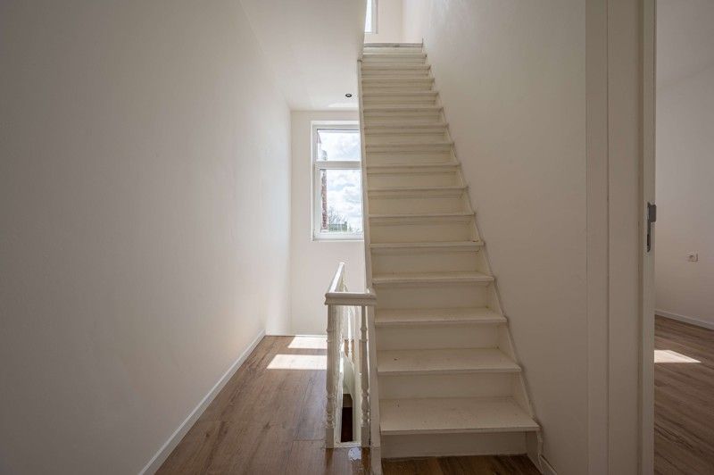 Prachtig, volledig gerenoveerde woning met leuke aangelegde tuin in Wevelgem TE KOOP! foto 12