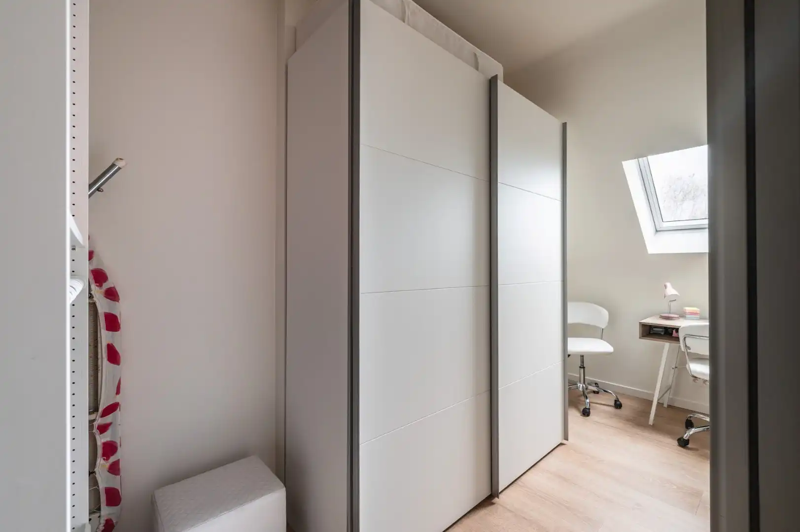 BEN appartement met aangenaam terras, 2 slks, autostaanplaats en direct instapklaar. foto 10