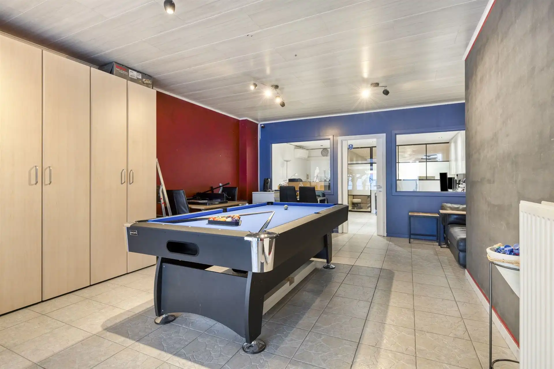 Ruime woning met handelsruimte(57m²)en opslagruimte(462m²). foto 4