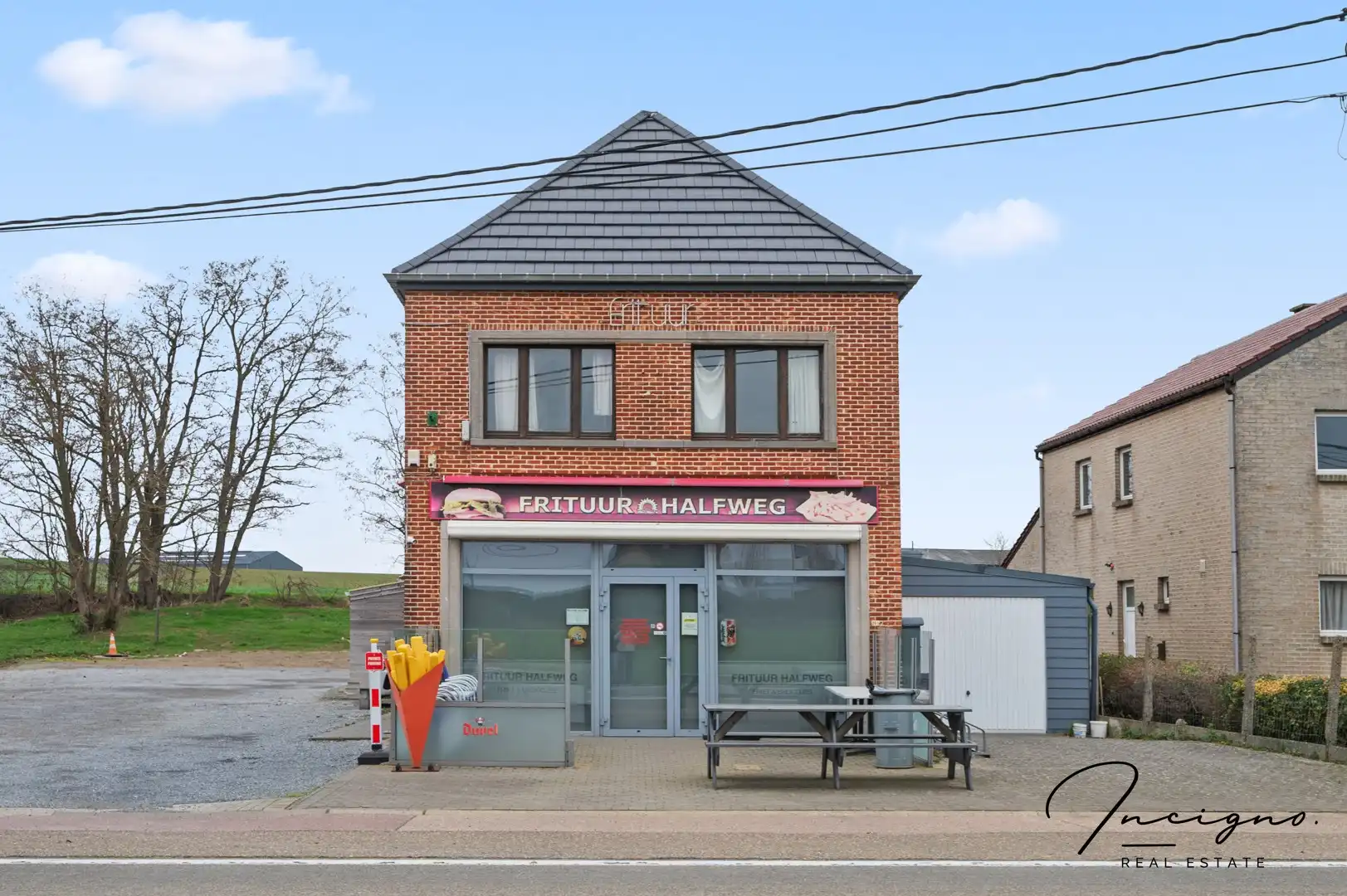 Handelspand met woonst met uitstekende visibiliteit foto 2