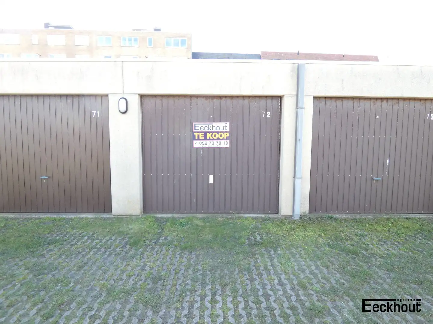 Garagebox met automatische poort dicht bij strand en duinen foto 5