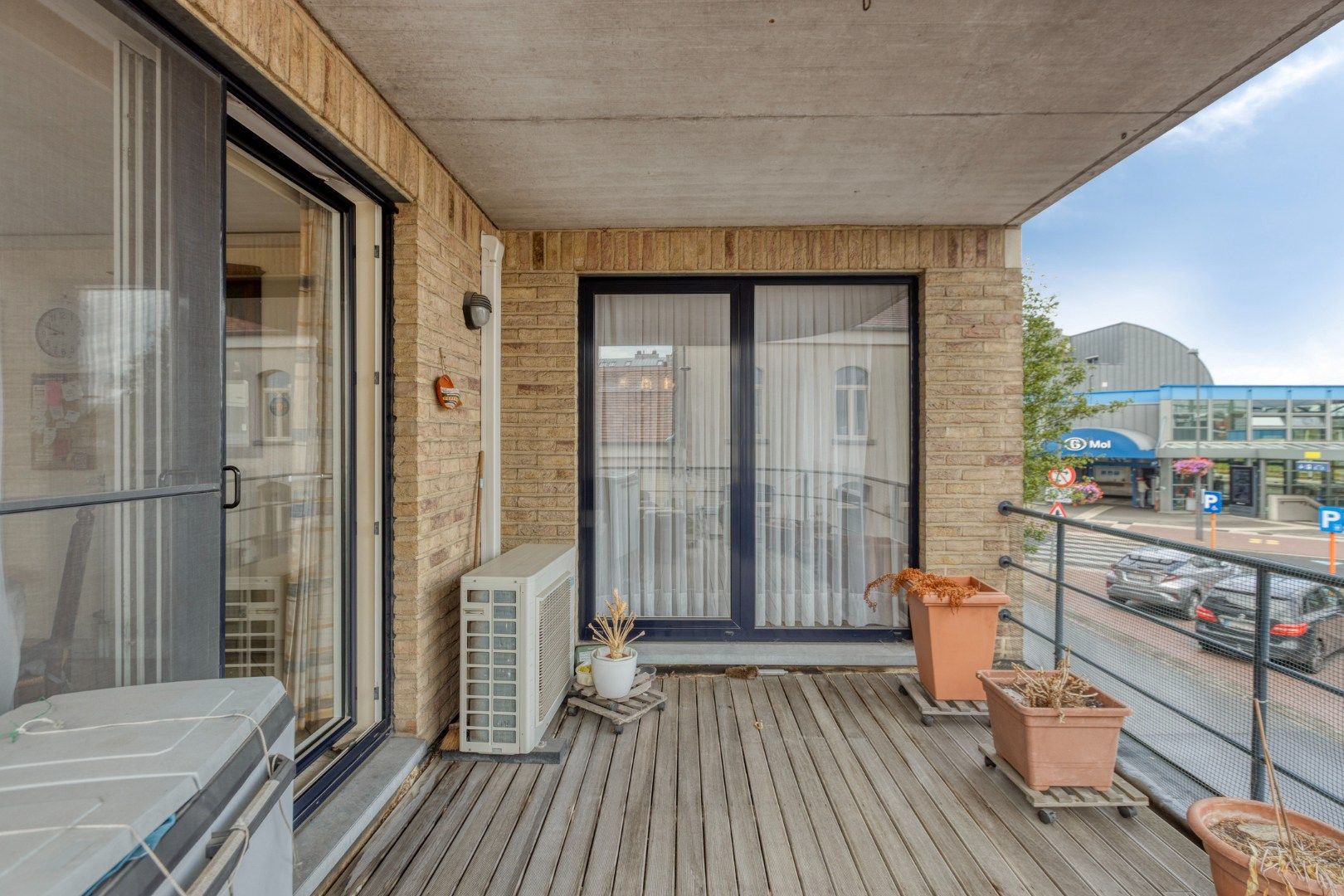 Goed onderhouden en gunstig gelegen app met 2 slpks. foto 10